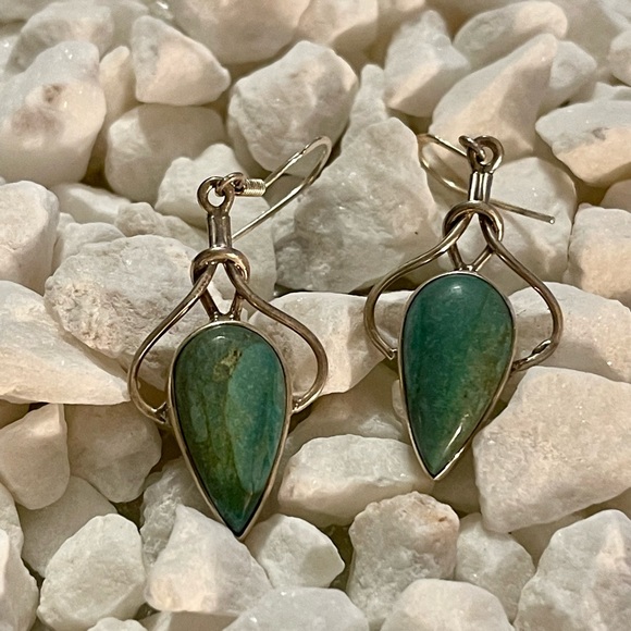 Vintage Jewelry - Aventurine Natural Teardrop Vintage Dangling Earrings Set in Sterling Silver